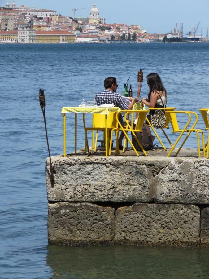 Tejo House River Lisbon Almada Exterior photo