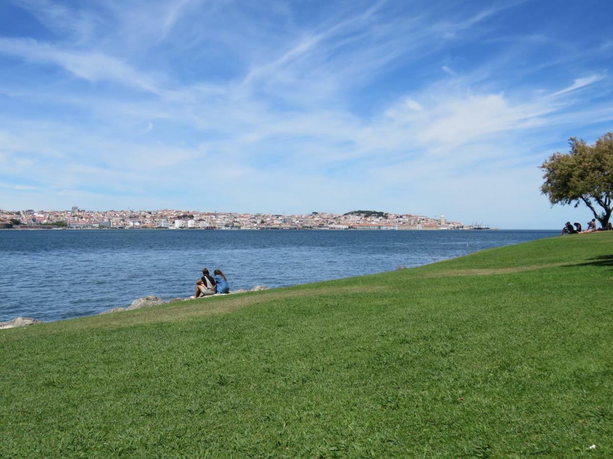 Tejo House River Lisbon Almada Exterior photo