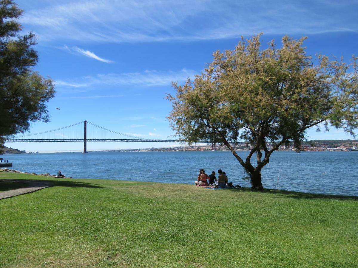 Tejo House River Lisbon Almada Exterior photo